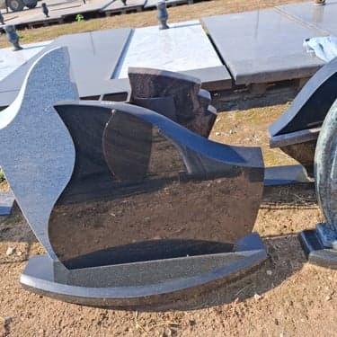 Dviejų dalių paminklai 14