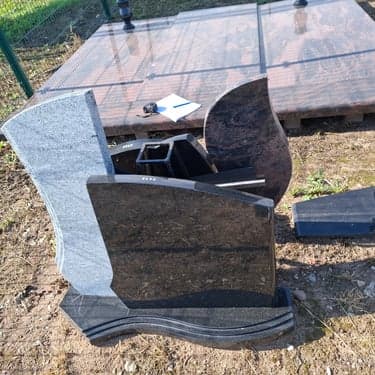 Dviejų dalių paminklai 17