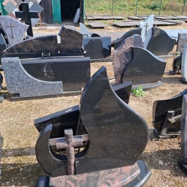 Dviejų dalių paminklai 18