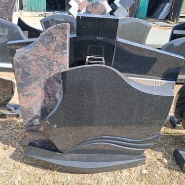 Dviejų dalių paminklai 23