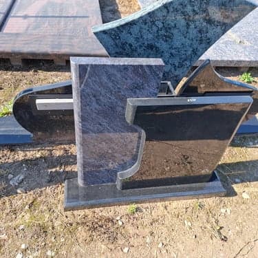 Dviejų dalių paminklai 27