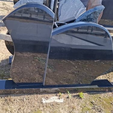 Dviejų dalių paminklai 29