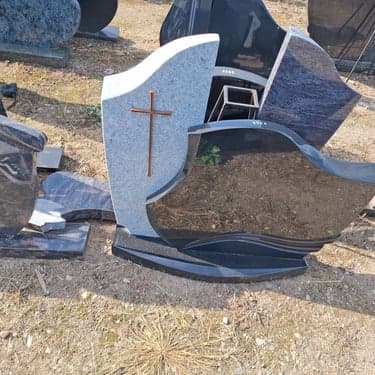 Dviejų dalių paminklai 31