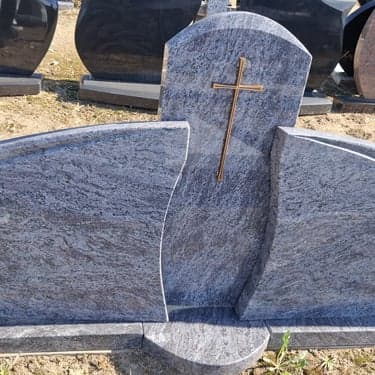 Trijų ir daugiau dalių paminklai 1