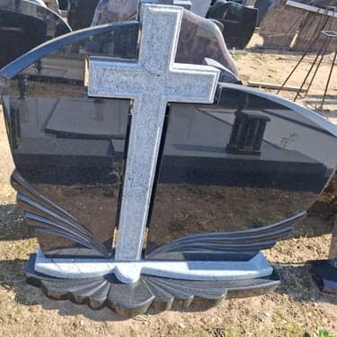 Trijų ir daugiau dalių paminklai 3