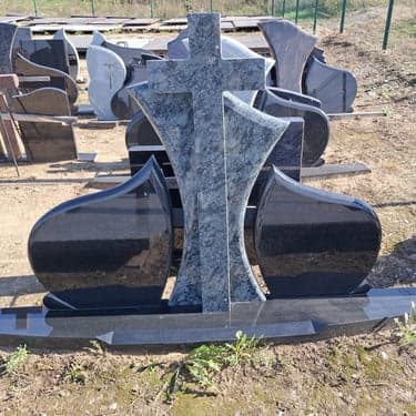 Trijų ir daugiau dalių paminklai 5