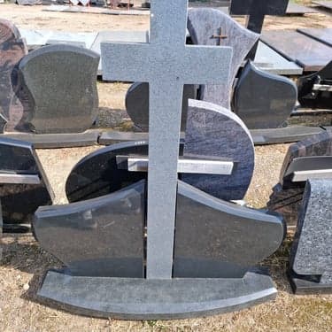 Trijų ir daugiau dalių paminklai 7