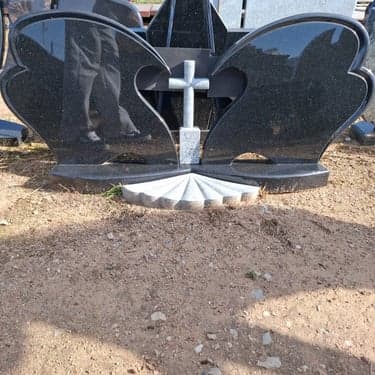 Trijų ir daugiau dalių paminklai 11