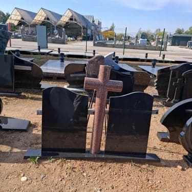 Trijų ir daugiau dalių paminklai 12