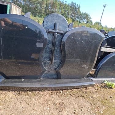 Trijų ir daugiau dalių paminklai 15