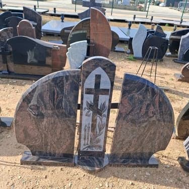 Trijų ir daugiau dalių paminklai 16