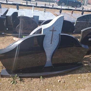 Trijų ir daugiau dalių paminklai 26