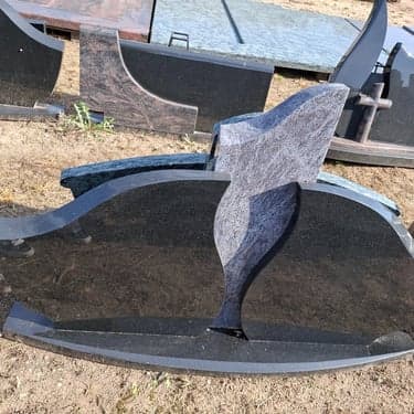 Trijų ir daugiau dalių paminklai 32