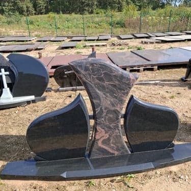 Trijų ir daugiau dalių paminklai 33