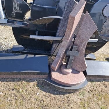 Trijų ir daugiau dalių paminklai 34