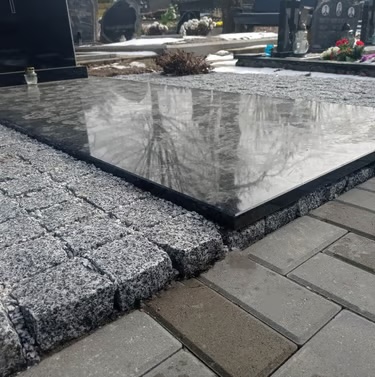 Skaldytos granito trinkelės 1